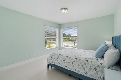 Stunning updated spacious 4 bed/2 bath pool home in gated - photo 32