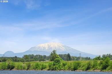 Rarely does a floating home of this caliber become available - photo 6