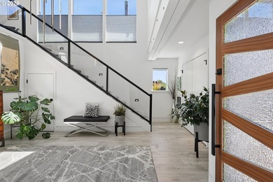 Rarely does a floating home of this caliber become available - photo 8