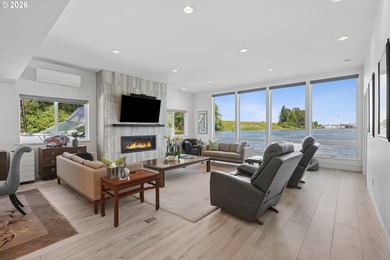 Rarely does a floating home of this caliber become available - photo 10