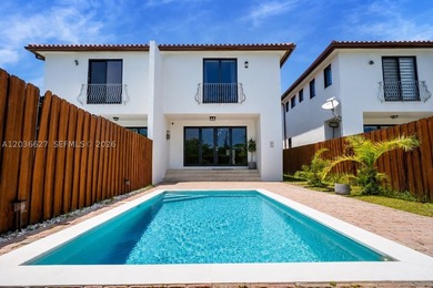 Fully remodeled villa-style residence in the highly desirable - photo 1