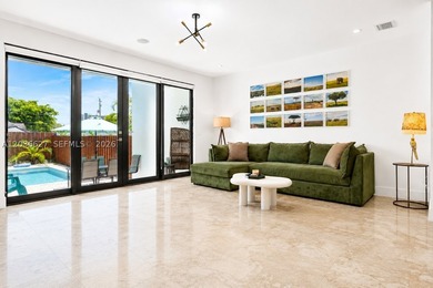 Fully remodeled villa-style residence in the highly desirable - photo 8