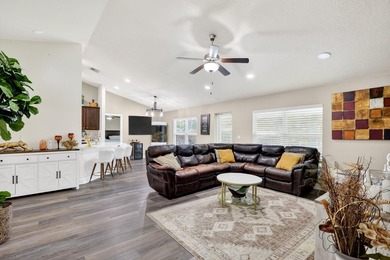 Welcome to your own slice of Florida paradise! This beautifully - photo 7