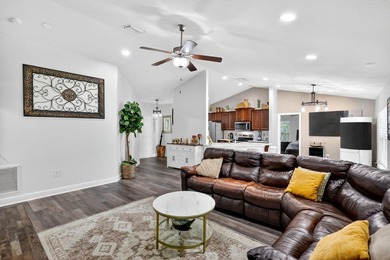 Welcome to your own slice of Florida paradise! This beautifully - photo 10