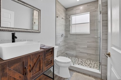 Welcome to this well-maintained Palm Beach residence in Estates - photo 4