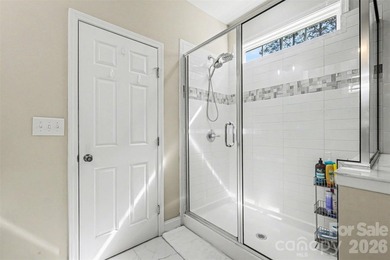 Gorgeous home in the beautiful gated community of Sunset Pointe - photo 16