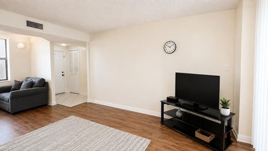 Spacious 1BR/1.5BA Lakefront Condo - All Ages Welcome! Features - photo 6