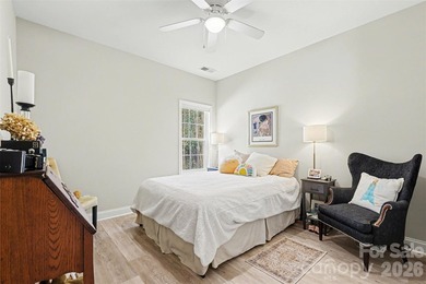 Gorgeous home in the beautiful gated community of Sunset Pointe - photo 17