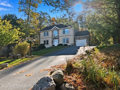 WELCOME TO 104 WOLF HOLLOW RD, A GOLF LOVERS DREAM!! This