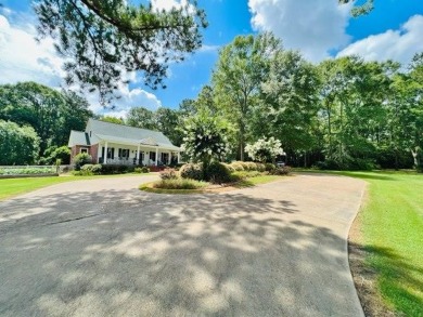 (private lake, pond, creek) Home For Sale in Summit Mississippi