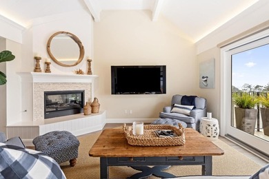 Carmel Pied-A-Terre with Sweeping Ocean Views! Indulge in - photo 19