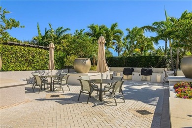 Exquisitely updated and move-in-ready, this 3 bedroom 3 bath end - photo 33