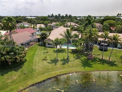 Lakefront living doesn't get more complete than this. Fully - photo 8