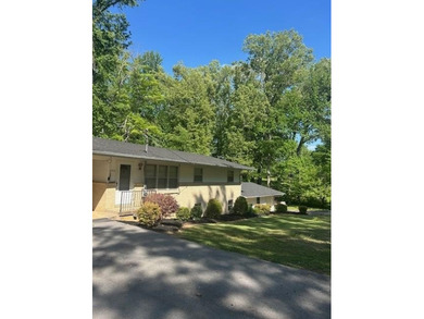 Charming 3 bedroom, 2 bath house with lots of space, right - photo 2