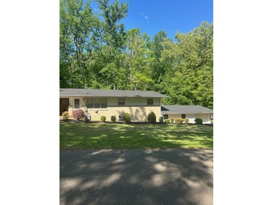 Charming 3 bedroom, 2 bath house with lots of space, right - photo 3