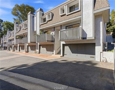 NEWLY REFRESHED END-UNIT IN LOMITA PINES | LIGHT, BRIGHT & - photo 4