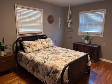 Charming 3 bedroom, 2 bath house with lots of space, right - photo 9