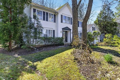 Custom built 5-bedroom Center Hall Colonial in one of East - photo 3