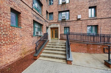 Beautiful 2-Bedroom Condo with Private Terrace Entrance in - photo 16