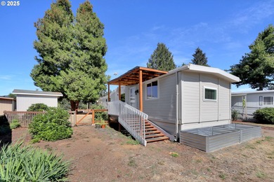 McKenzie River  Home For Sale in Springfield Oregon