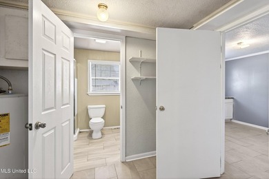 This spacious and versatile home offers 3 bedrooms and 3 - photo 6