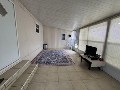 WELCOME HOME!!  Beautifully maintained and upgraded 2 bedroom, 2 - photo 8