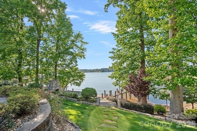 Where luxury meets the water's edge! This exquisite waterfront - photo 28