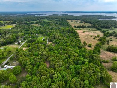 This 7.182+/- acre tract in Marshall County, Kentucky offers an - photo 2