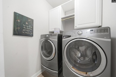 Welcome home to this spacious 5 bedroom, 3.5 bathroom home - photo 10