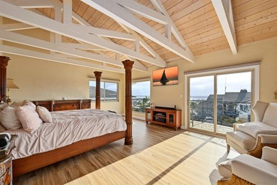 Perched on the Bay Park hillside, this 4,212 sq ft residence - photo 47
