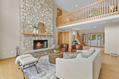 Grand family compound on the coveted IL Avenue area of Green - photo 12