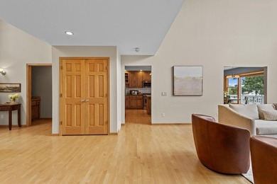Grand family compound on the coveted IL Avenue area of Green - photo 13