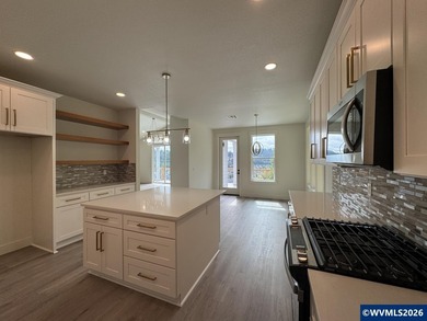 This well-appointed home in Silverton's desirable Pioneer