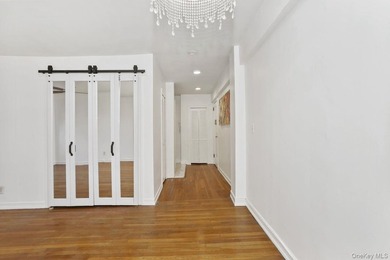 This freshly painted, supra sunny studio apartment in the quaint - photo 9