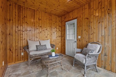 Grand family compound on the coveted IL Avenue area of Green - photo 20