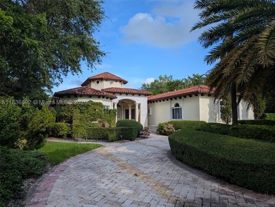 An Italian-inspired family villa situated on a quaint - photo 2