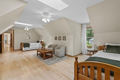 Grand family compound on the coveted IL Avenue area of Green - photo 36