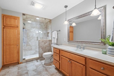 Grand family compound on the coveted IL Avenue area of Green - photo 45