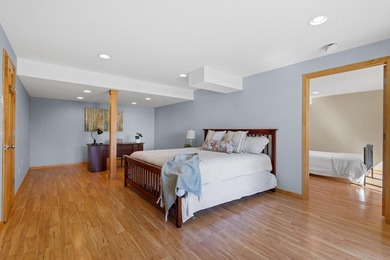 Grand family compound on the coveted IL Avenue area of Green - photo 48