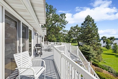 Grand family compound on the coveted IL Avenue area of Green - photo 54