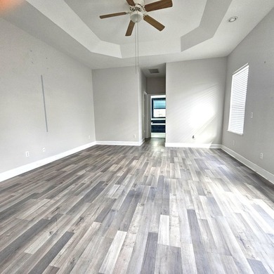 Assumable Mortgage at low interest rate !! Corner Lot, half of - photo 10