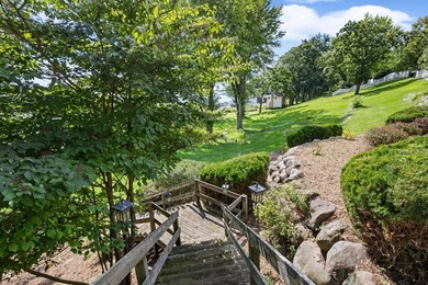 Grand family compound on the coveted IL Avenue area of Green - photo 60