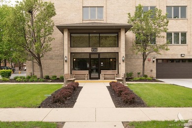 Top-floor 2 bed, 2 bath luxury condo with attached heated - photo 2