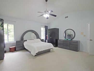 Welcome to this beautifully maintained custom-built 4-bedroom - photo 12