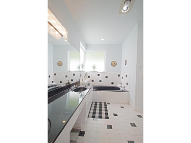 Welcome to this beautifully maintained custom-built 4-bedroom - photo 13