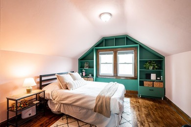 Welcome to the iconic pink house, a classic bungalow in one of - photo 14
