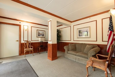 Top-floor 2 bed, 2 bath luxury condo with attached heated - photo 4