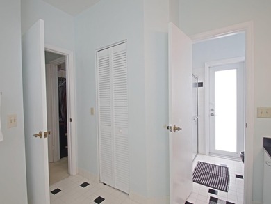 Welcome to this beautifully maintained custom-built 4-bedroom - photo 14