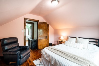 Welcome to the iconic pink house, a classic bungalow in one of - photo 15