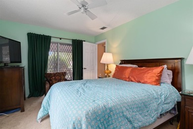 Beautifully updated 2 bedroom, 2 bath, 2 car garage home with - photo 16